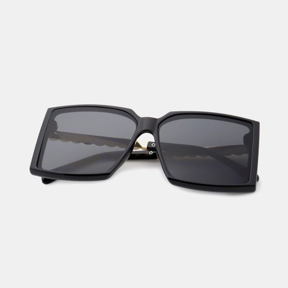 Square Polycarbonate Frame Sunglasses in Black - Picture 3 of 5